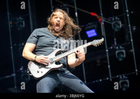 Solvesborg, Suède. 05th, juin 2025. Le groupe de death metal mélodique suédois Dark Tranquillity donne un concert live lors du festival suédois Sweden Rock Festival 2025 à Solvesborg. Ici le guitariste Johan Reinholdz est vu en direct sur scène. Banque D'Images