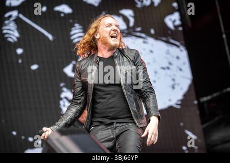 Solvesborg, Suède. 05th, juin 2025. Le groupe de death metal mélodique suédois Dark Tranquillity donne un concert live lors du festival suédois Sweden Rock Festival 2025 à Solvesborg. Ici, le chanteur Mikael Stanne est vu en direct sur scène. Banque D'Images