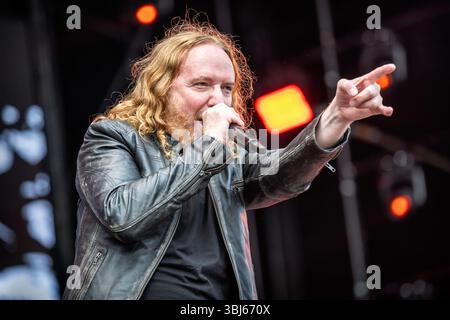 Solvesborg, Suède. 05th, juin 2025. Le groupe de death metal mélodique suédois Dark Tranquillity donne un concert live lors du festival suédois Sweden Rock Festival 2025 à Solvesborg. Ici, le chanteur Mikael Stanne est vu en direct sur scène. Banque D'Images