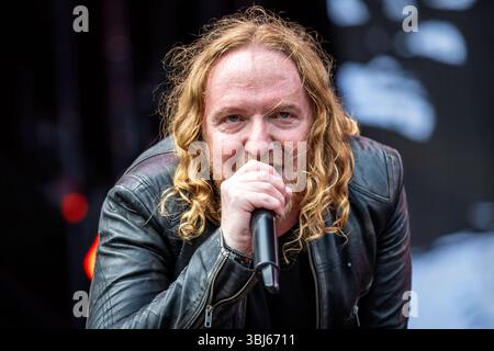 Solvesborg, Suède. 05th, juin 2025. Le groupe de death metal mélodique suédois Dark Tranquillity donne un concert live lors du festival suédois Sweden Rock Festival 2025 à Solvesborg. Ici, le chanteur Mikael Stanne est vu en direct sur scène. Banque D'Images