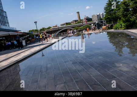 Vues le long de la Tamise du pont Grosvenor depuis la centrale électrique de Battersea dans le sud de Londres. Photo : SMP News Banque D'Images
