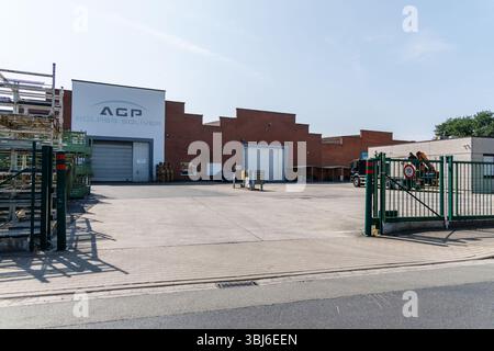 Rumbeke, Belgique. 13 juin 2025. Cette photo montre une usine de production du producteur de verre automobile AGP à Rumbeke, vendredi 13 juin 2025. Une acquisition par un autre a échoué et 1200 emplois sont menacés. BELGA PHOTO KURT DESPLENTER crédit : Belga News Agency/Alamy Live News Banque D'Images