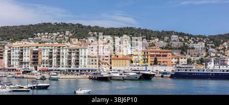 Nice, France - 31 mai 2025 : le port nommé Port Lympia. Nice est la capitale du département des Alpes Maritimes dans la région Provence-Alpes-Côte d'Azur reg Banque D'Images