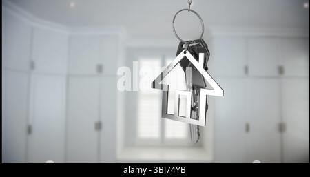 Tenant porte-clés en métal avec pendentif en forme de maison et clés dans le couloir, avec armoires blanches, volets Banque D'Images