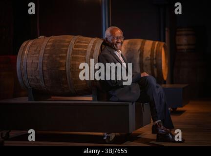 Sir Godfrey Palmer OBE, Royaume-Uni. 13 juin 2025. Photo du fichier, annonce que Sir Geoff Palmer OBE est mort aujourd'hui. 13 juin 2025 12 avril 2022. Sir Godfrey Palmer OBE est professeur émérite à l'École des sciences de la vie de l'Université Heriot-Watt à Édimbourg, en Écosse, il a découvert le processus d'abrasion de l'orge alors qu'il était chercheur à la Brewing Research Foundation de 1968 à 1977 crédit : phil wilkinson/Alamy Live News Banque D'Images