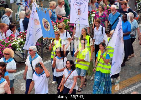 Padoue, Italie. 13 juin 2025. Un jour Anthony. La statue et les reliques du Saint en procession à travers les rues de la ville. Des milliers de pèlerins venaient du monde entier. Crédits : Ferdinando Piezzi/ Alamy Live News Banque D'Images