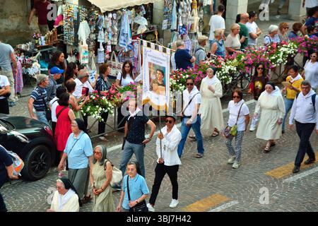 Padoue, Italie. 13 juin 2025. Un jour Anthony. La statue et les reliques du Saint en procession à travers les rues de la ville. Des milliers de pèlerins venaient du monde entier. Crédits : Ferdinando Piezzi/ Alamy Live News Banque D'Images