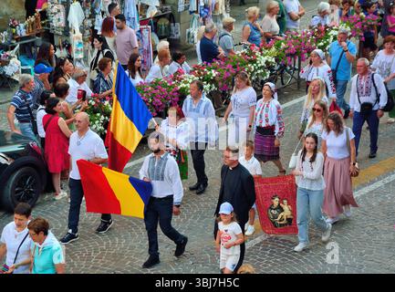 Padoue, Italie. 13 juin 2025. Un jour Anthony. La statue et les reliques du Saint en procession à travers les rues de la ville. Des milliers de pèlerins venaient du monde entier. Crédits : Ferdinando Piezzi/ Alamy Live News Banque D'Images