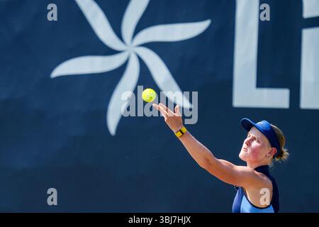 'S-HERTOGENBOSCH, PAYS-BAS - 13 JUIN : Suzan Lamens, des pays-Bas, participe à son quart de finale en simple féminin contre Elisabetta Cocciaretto, d'Italie, le jour 5 des Championnats Libema Open Grass court à l'Autotron le 13 juin 2025 à 's-Hertogenbosch, pays-Bas. (Photo de René Nijhuis) crédit : René Nijhuis/Alamy Live News Banque D'Images