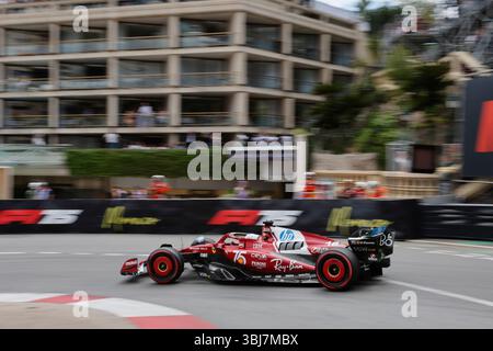 Monaco, 23 mai 2025. Formule 1 Tag Heuer Grand Prix de Monaco 2025. Photo : #16 Charles Leclerc (mon) de la Scuderia Ferrari HP dans Ferrari SF-25 lors de la première séance d'essais © Piotr Zajac/Alamy Live News Banque D'Images