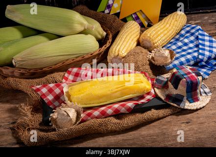 Plat brésilien typique pamonha de maïs dans la fête de juin Banque D'Images