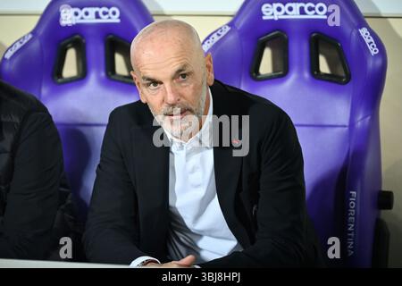 Firenze, Italie. 20 novembre 2021. Foto Massimo Paolone/LaPresse 20 novembre 2021 Firenze, Italia sport calcio Fiorentina vs Milan - Campionato di calcio Serie A TIM 2021/2022 - stadio Artemio franchi Nella foto : Stefano Pioli (A.C. Milan) osserva photo Massimo Paolone/LaPresse 20 novembre 2021 Florence, Italy sport soccer Fiorentina vs Milan - Italian Football League A TIM 2021/2022 - Artemio franchi Stadium in the Milan : Stefano Franchi stadio Pipic (Afress) Banque D'Images
