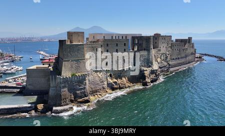 Magnifique paysage de Naples en Italie. Magnifique Skyline. Tourisme voyages. Paysage tropical. L'été en Europe. Banque D'Images