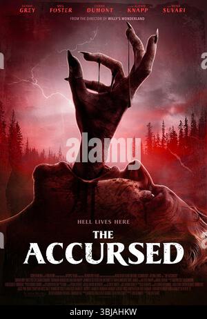 The Accursed (2022) réalisé par Kevin Lewis et mettant en vedette Sarah Grey, Meg Foster et Sarah Dumont. Une jeune femme fait face à ses peurs les plus sombres lorsqu’on lui demande de prendre soin d’une femme âgée vivant dans une cabane isolée, pour découvrir une terrible malédiction familiale qui menace sa vie et son âme. Affiche AMÉRICAINE À une feuille POUR USAGE ÉDITORIAL UNIQUEMENT. Crédit : BFA / Screen Media Banque D'Images