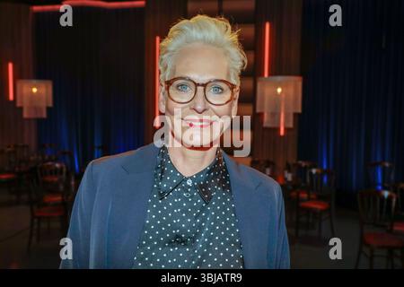 Bärbel Schäfer BEI der Aufzeichnung der WDR-Talkshow 'Kölner Treff' im WDR Studio BS 3. Köln, 12.04.2024 Banque D'Images