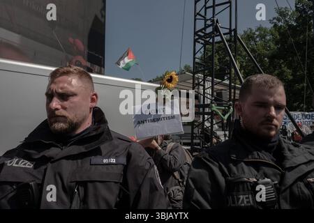 Berlin, Berlin, Allemagne. 14 juin 2025. Les manifestants pro-Palestine sont descendus dans les rues de Berlin pour protester contre l'attaque israélienne contre l'Iran. (Crédit image : © Gaby Schuetze/ZUMA Press Wire) USAGE ÉDITORIAL SEULEMENT ! Non destiné à UN USAGE commercial ! Banque D'Images