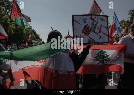 Berlin, Berlin, Allemagne. 14 juin 2025. Les manifestants pro-Palestine sont descendus dans les rues de Berlin pour protester contre l'attaque israélienne contre l'Iran. (Crédit image : © Gaby Schuetze/ZUMA Press Wire) USAGE ÉDITORIAL SEULEMENT ! Non destiné à UN USAGE commercial ! Banque D'Images