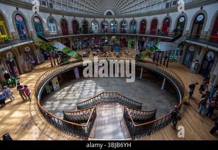 Intérieur de Leeds Corn Exchange dans le centre-ville Banque D'Images