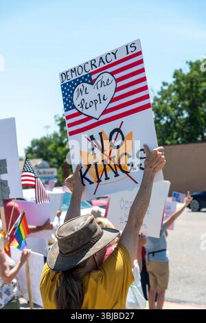 Manifestant participant à la 'manifestation du non Roi' dans l'ouest du Nebraska Banque D'Images
