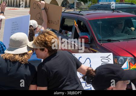 Manifestant participant à la 'manifestation du non Roi' dans l'ouest du Nebraska Banque D'Images
