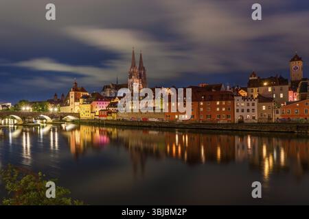 Vue panoramique de la vieille ville de Ratisbonne sur le Danube en Allemagne Banque D'Images