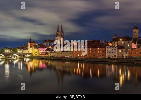 Vue panoramique de la vieille ville de Ratisbonne sur le Danube en Allemagne Banque D'Images