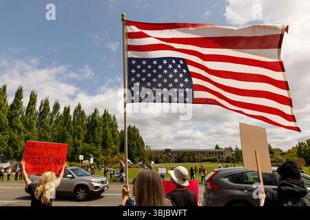Olympia, Washington, États-Unis. 14 juin 2025. Les manifestants lors de la manifestation "No Kings" contre l'administration Trump, dans la capitale de l'État. (Crédit image : © Mark Avery/ZUMA Press Wire) USAGE ÉDITORIAL SEULEMENT ! Non destiné à UN USAGE commercial ! Banque D'Images