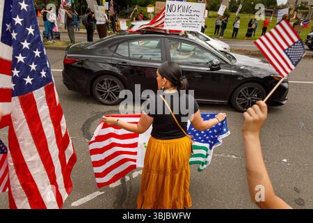 Olympia, Washington, États-Unis. 14 juin 2025. Les manifestants lors de la manifestation "No Kings" contre l'administration Trump, dans la capitale de l'État. (Crédit image : © Mark Avery/ZUMA Press Wire) USAGE ÉDITORIAL SEULEMENT ! Non destiné à UN USAGE commercial ! Banque D'Images