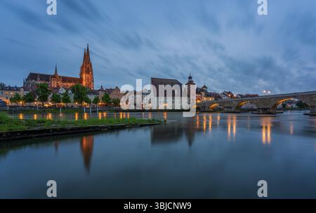 Vue panoramique de la vieille ville de Ratisbonne sur le Danube en Allemagne Banque D'Images