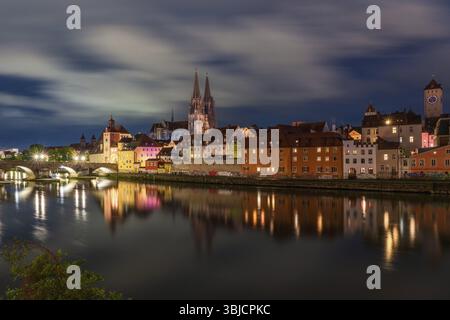 Vue panoramique de la vieille ville de Ratisbonne sur le Danube en Allemagne Banque D'Images
