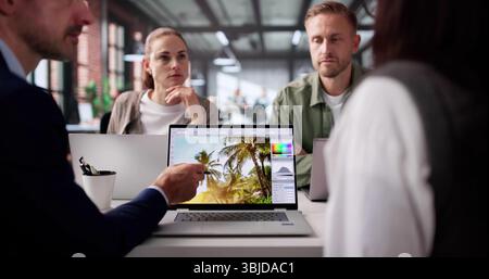 Création de superbes graphismes Web Design sur ordinateur pour la présentation de l'entreprise Banque D'Images