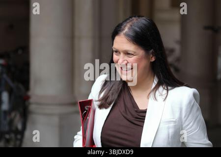 Londres, Royaume-Uni. 11 juin 2025. Lisa Nandy, députée, secrétaire d'État à la culture, aux médias et aux Sports, arrive à la réunion du Cabinet. Banque D'Images