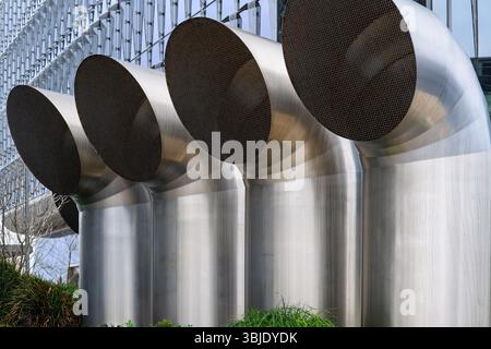 évents d'échappement industriels, grande ventilation d'usine en acier moderne, conception d'usine urbaine Banque D'Images