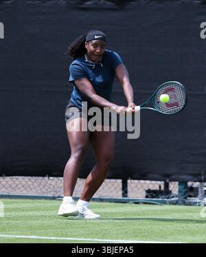 Ilkley, Royaume-Uni. 15 juin 2025. Hailey Baptiste (USA) dans son match contre Laura Siegmund (GER) lors de la ronde de qualification du deuxième jour du Lexus Nottingham Open Tennis Open le 14 juin 2025 crédit : Andrew Sumner/Alamy Live News crédit : Andrew Sumner/Alamy Live News Banque D'Images