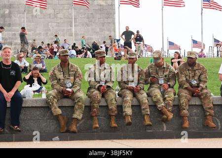 Le président Donald Trump a célébré son 79e anniversaire avec un défilé militaire à Washington DC, États-Unis, le 11 juin 2025. C'était aussi le jour du drapeau et le 250e anniversaire de l'armée américaine. (Photo de Robyn Stevens Brody/Sipa USA) Banque D'Images
