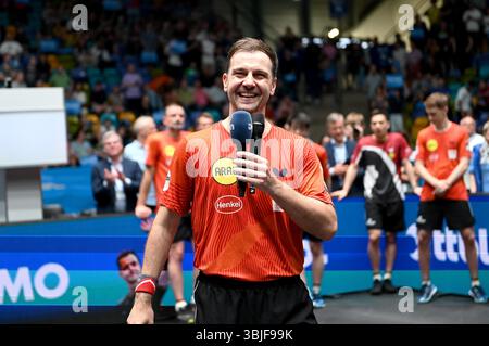 Francfort, Allemagne. 15 juin 2025. Liebherr TTBL-finale Borussia Duesseldorf - TTF Liebherr Ochsenhausen AM 15.06.2025 in der Suewag Energie ARENA in Frankfurt Timo Boll ( Duesseldorf ) BEI seiner Abschiedsrede Foto : Revierfoto crédit : ddp Media GmbH/Alamy Live News Banque D'Images