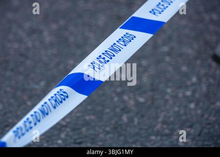 Brentwood Essex 15 juin 2025 un incident majeur ferme Brentwood Essex High Street avec plusieurs véhicules des services d'urgence en présence bande de police crédit : Ian Davidson/Alamy Live News Banque D'Images