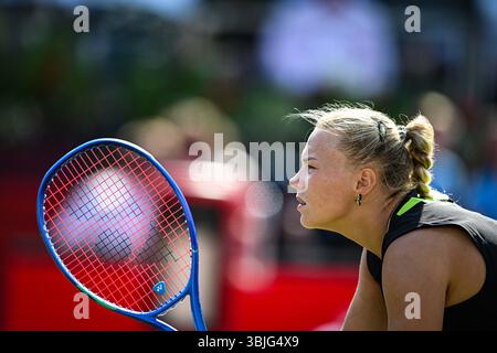 Londres, Royaume-Uni. 15 juin 2025 ; Championnats HSBC, Queens Club, West Kensington, Londres, Angleterre : HSBC Womens double final Championships Queens Club, jour 7 ; Diana Shnaider (RUS) joue avec sa partenaire Anna Danilina Banque D'Images