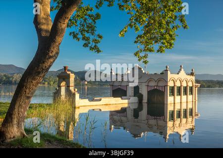 PESQUERA MARIMON BOATHOUSE LAC DE BANYOLES PLA DE L’ESTANY GIRONA CATALOGNE ESPAGNE Banque D'Images