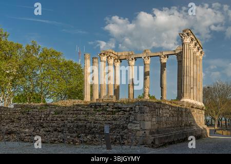 Les ruines du temple romain à Evora, Portugal, Europe. Banque D'Images