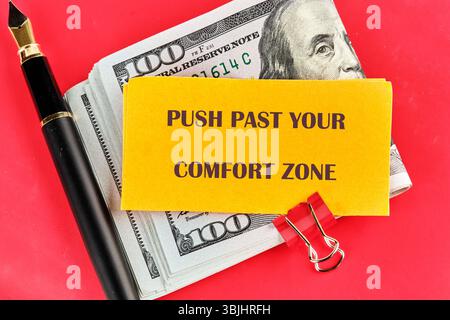 Familiarité, habitudes, découverte, défi, concept d'incertitude. LES MOTS POUSSENT AU-DELÀ DE VOTRE ZONE DE CONFORT. Banque D'Images