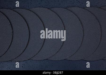 Disques abrasifs de coupe et de nettoyage pour couper et nettoyer le métal. Banque D'Images