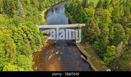 Pont de Carron rivière Spey Carron Moray Écosse qui traverse la rivière Spey entre les paroisses de Knockando et Aberlour Banque D'Images