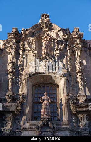 Façade Churrigueresque de l'Iglesia de San Diego, ou église de San Diego dans la capitale de Guanajuato City, Guanajuato. L'église du jardin de la Union, construite en 1663, est l'un des plus beaux exemples de l'architecture churrigueresque mexicaine. Banque D'Images