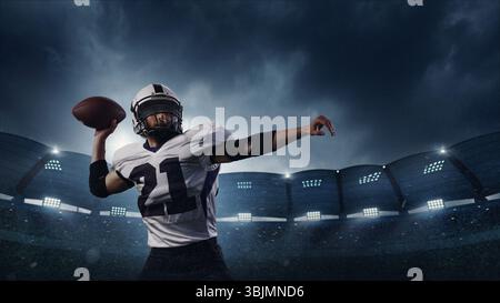 Collage fait main. Le quarterback de football américain en uniforme blanc passe sous les lumières du stade. Banque D'Images