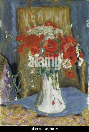« Coquelicots in a vase » de Pierre Bonnard (1913-1917) est une peinture à l'huile sur toile qui capture un affichage vibrant de coquelicots rouges dans un vase. L'œuvre est connue pour son accent sur la couleur, la texture et l'interaction de la lumière, reflétant l'approche distinctive de Bonnard à la nature morte et aux scènes intérieures. Banque D'Images