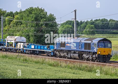 Balfour Beatty chenille pose mahine. Banque D'Images