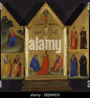 Le panneau gauche de Bernardo Daddi tiré d'un triptyque, « Christ sur la Croix », peint en 1334, représente la crucifixion du Christ entre la Vierge Marie et les saints Marie-Madeleine et Jean l'Evangéliste, capturant un puissant récit religieux. Banque D'Images