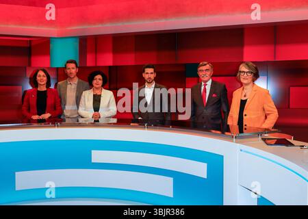Katarina Barley, Louis Klamroth, Amira Mohamed Ali, Vassili Golod, Hans-Lothar Domröse, Gesine Dornblüth in der ARD-Talkshow 'hart aber fair' im WDR F Banque D'Images