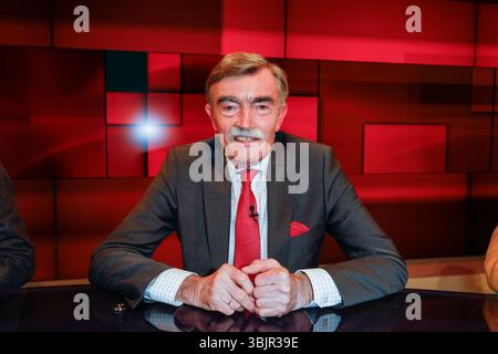 Hans-Lothar Domröse in der ARD-Talkshow 'hart aber fair' im WDR Fernsehstudio B. Köln, 13.02.2023 Banque D'Images
